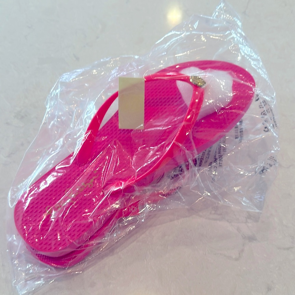 NWT Lilly Pulitzer Roxie Pink Flip Flops